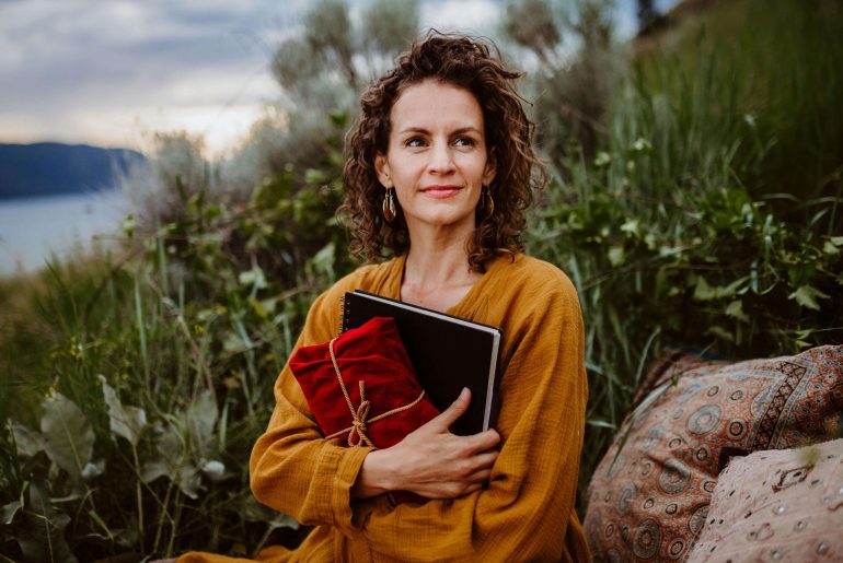 70 Mindfulness Journal Prompts for Inner Peace